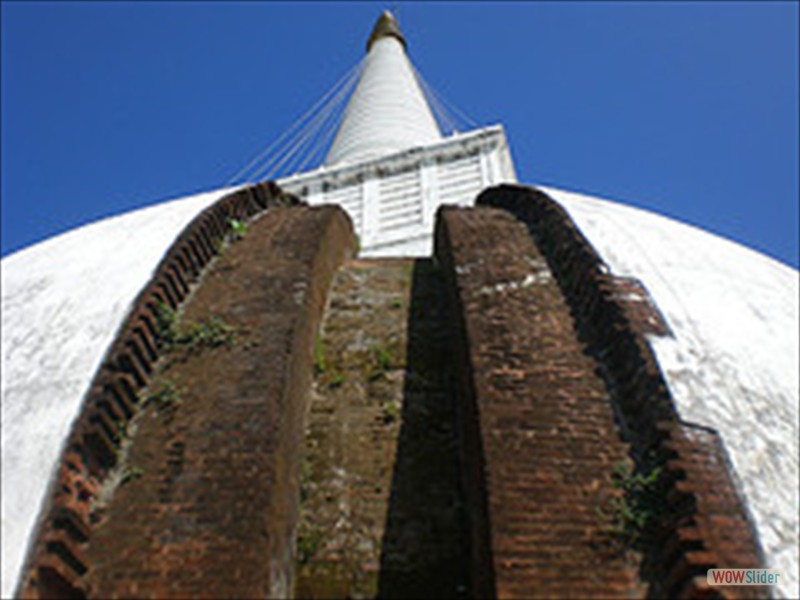 21.2 Somawathie Stupa, interior